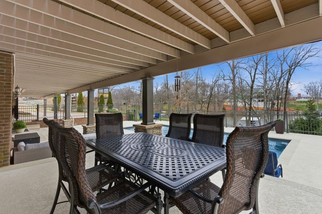 123 Valley Brook Dr, Hendersonville, TN 37075