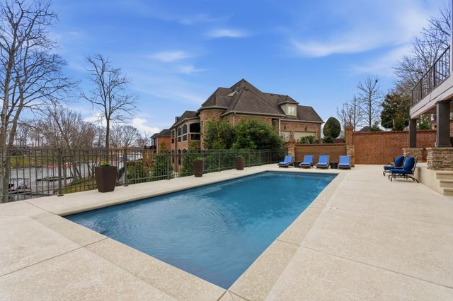 123 Valley Brook Dr, Hendersonville, TN 37075
