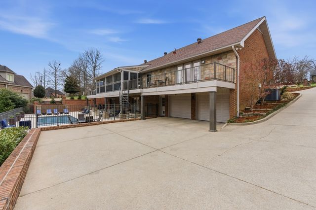 123 Valley Brook Dr, Hendersonville, TN 37075