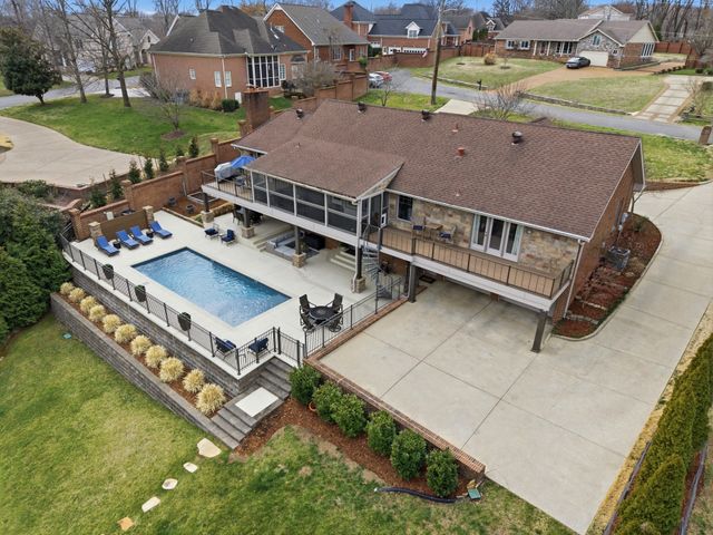 123 Valley Brook Dr, Hendersonville, TN 37075