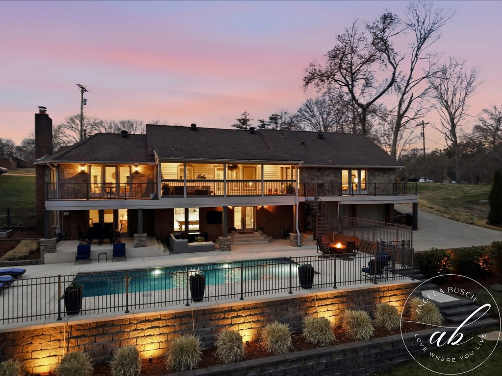 123 Valley Brook Dr, Hendersonville, TN 37075