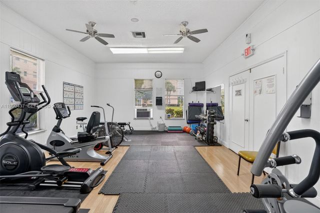 2821 Somerset Dr 317, Lauderdale Lakes, FL 33311