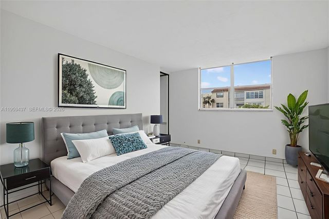 2821 Somerset Dr 317, Lauderdale Lakes, FL 33311