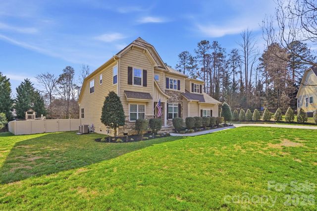 135 Lakeshore Hills Drive, Mooresville, NC 28117