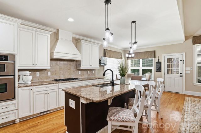 135 Lakeshore Hills Drive, Mooresville, NC 28117