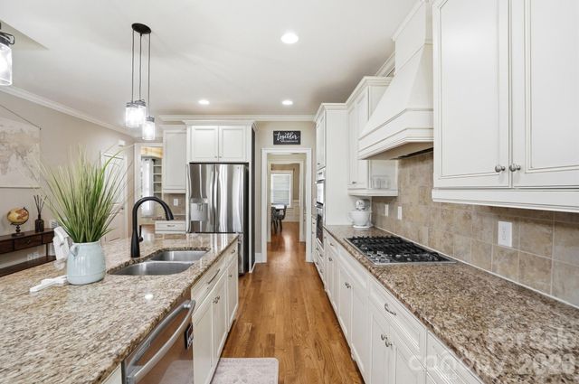 135 Lakeshore Hills Drive, Mooresville, NC 28117