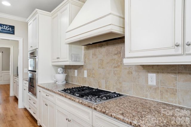 135 Lakeshore Hills Drive, Mooresville, NC 28117