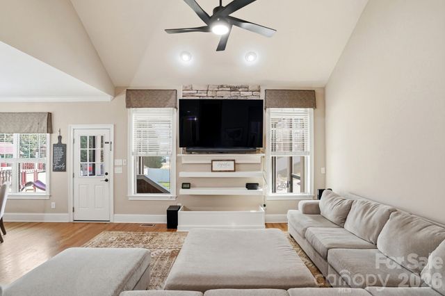 135 Lakeshore Hills Drive, Mooresville, NC 28117