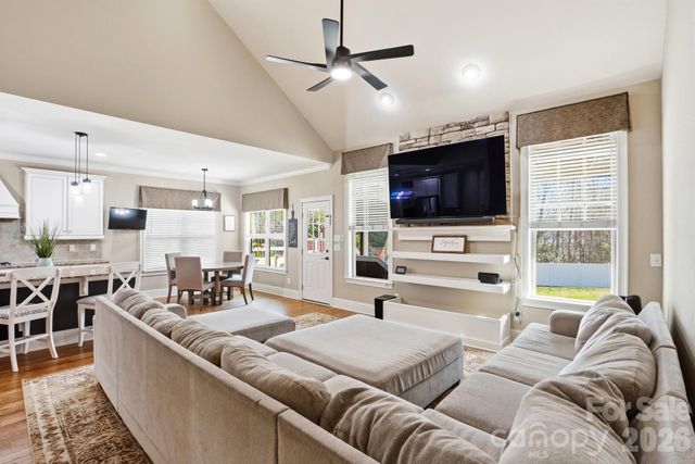 135 Lakeshore Hills Drive, Mooresville, NC 28117