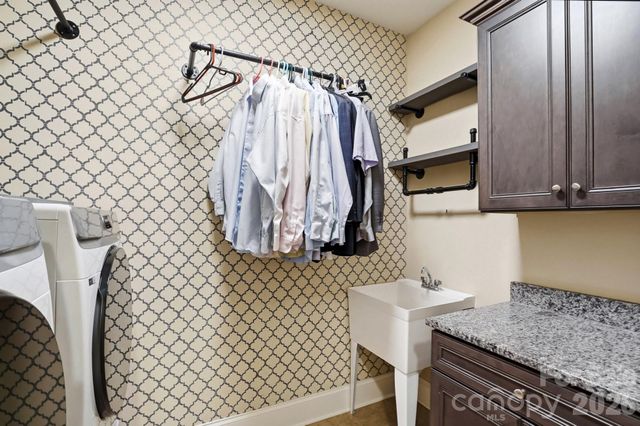 135 Lakeshore Hills Drive, Mooresville, NC 28117