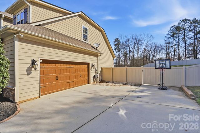 135 Lakeshore Hills Drive, Mooresville, NC 28117
