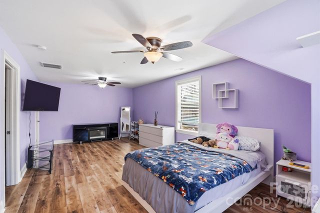 135 Lakeshore Hills Drive, Mooresville, NC 28117