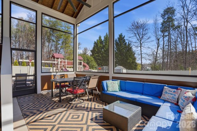 135 Lakeshore Hills Drive, Mooresville, NC 28117