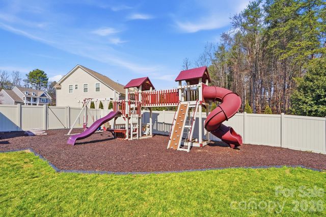 135 Lakeshore Hills Drive, Mooresville, NC 28117