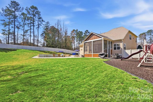 135 Lakeshore Hills Drive, Mooresville, NC 28117