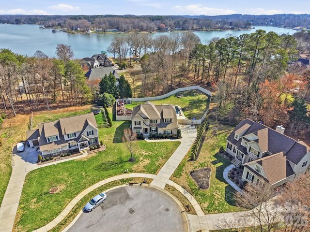 135 Lakeshore Hills Drive, Mooresville, NC 28117