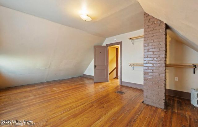 2121 W Oak St, Louisville, KY 40210