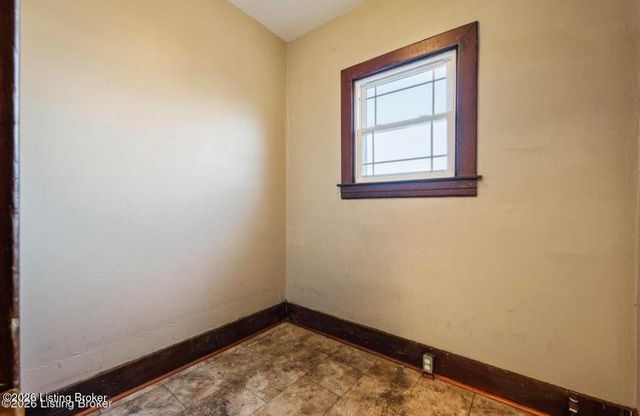 2121 W Oak St, Louisville, KY 40210