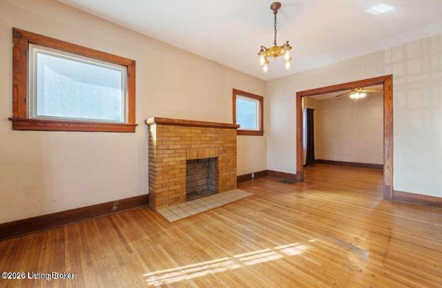 2121 W Oak St, Louisville, KY 40210