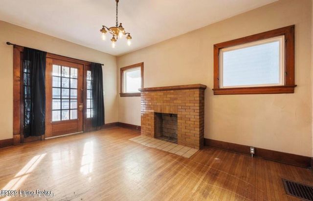 2121 W Oak St, Louisville, KY 40210