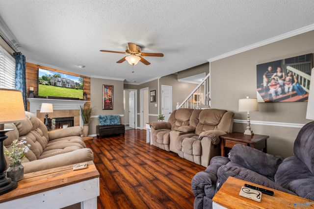 326 Mountain Lake Circle, Rainbow City, AL 35906