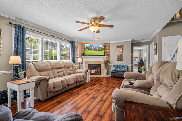 326 Mountain Lake Circle, Rainbow City, AL 35906