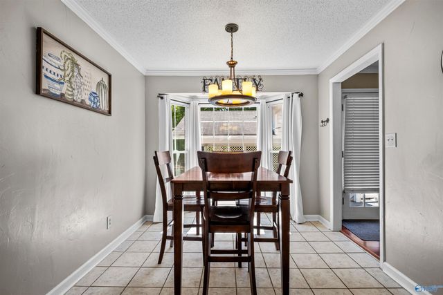 326 Mountain Lake Circle, Rainbow City, AL 35906