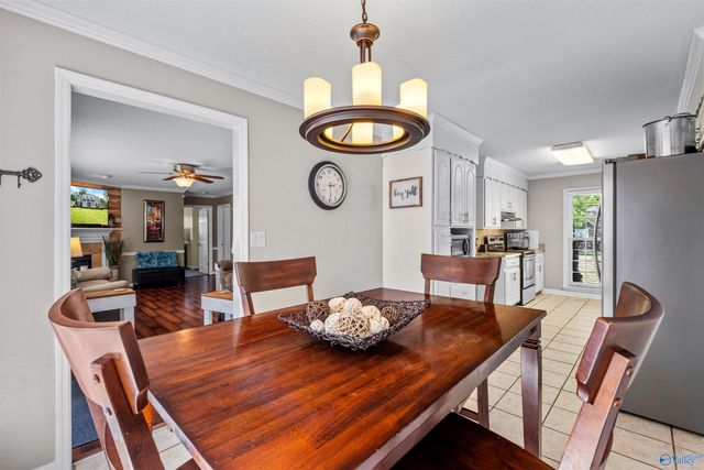 326 Mountain Lake Circle, Rainbow City, AL 35906