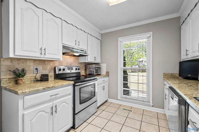 326 Mountain Lake Circle, Rainbow City, AL 35906