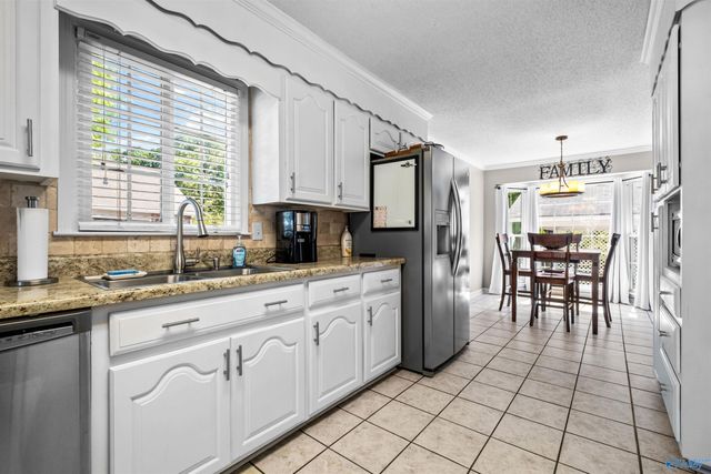 326 Mountain Lake Circle, Rainbow City, AL 35906