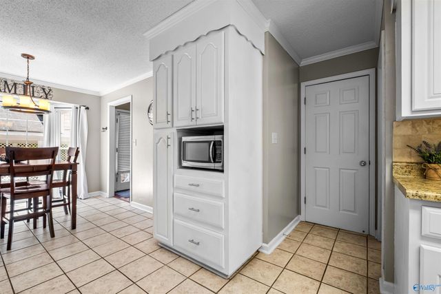 326 Mountain Lake Circle, Rainbow City, AL 35906