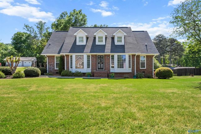 326 Mountain Lake Circle, Rainbow City, AL 35906