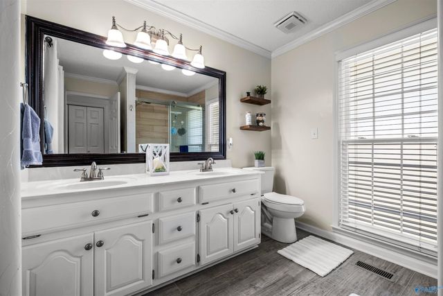 326 Mountain Lake Circle, Rainbow City, AL 35906