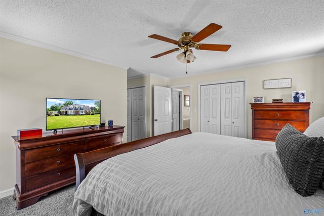 326 Mountain Lake Circle, Rainbow City, AL 35906