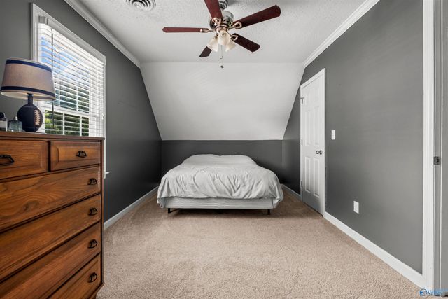 326 Mountain Lake Circle, Rainbow City, AL 35906