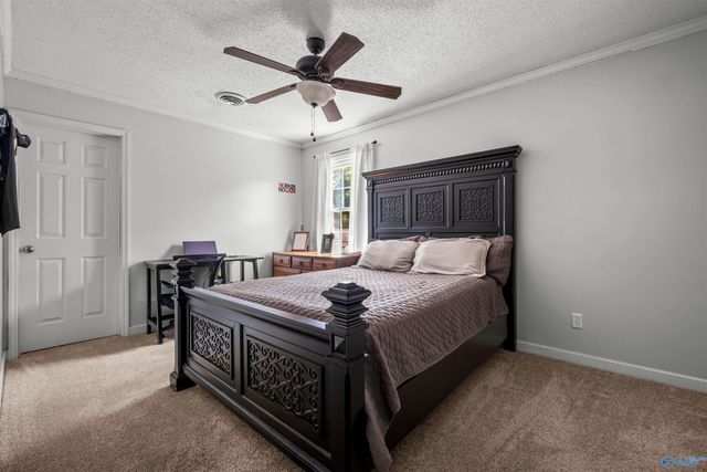 326 Mountain Lake Circle, Rainbow City, AL 35906