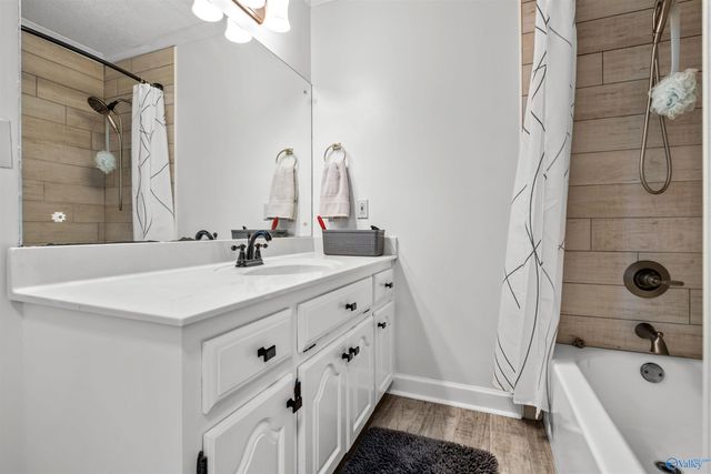 326 Mountain Lake Circle, Rainbow City, AL 35906