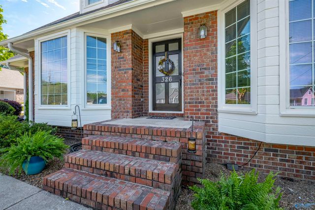 326 Mountain Lake Circle, Rainbow City, AL 35906