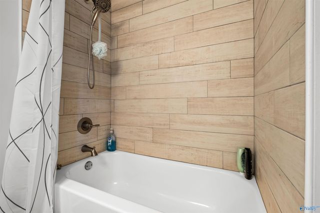 326 Mountain Lake Circle, Rainbow City, AL 35906