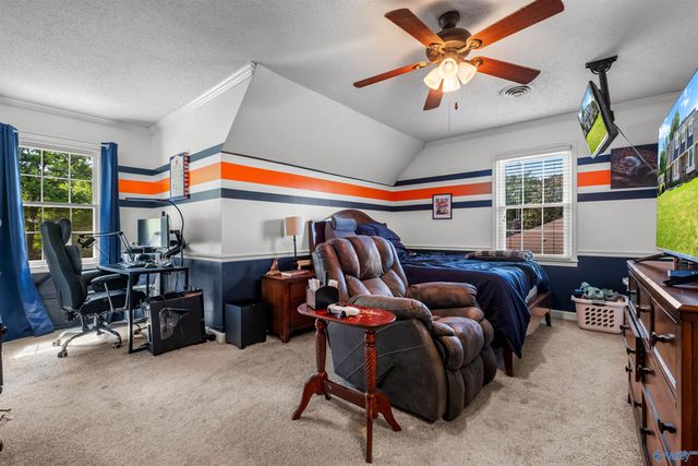 326 Mountain Lake Circle, Rainbow City, AL 35906