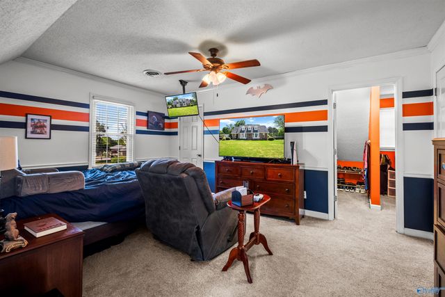 326 Mountain Lake Circle, Rainbow City, AL 35906