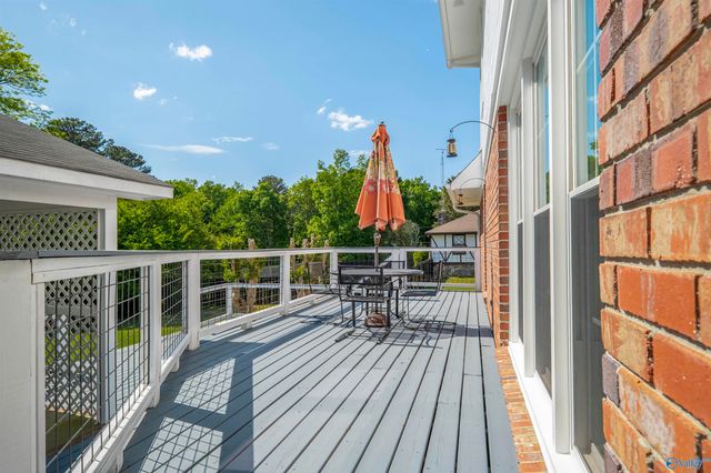 326 Mountain Lake Circle, Rainbow City, AL 35906