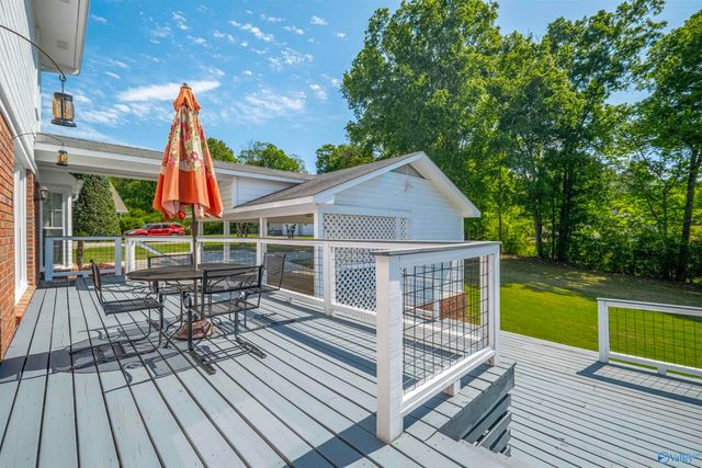 326 Mountain Lake Circle, Rainbow City, AL 35906