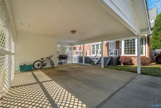 326 Mountain Lake Circle, Rainbow City, AL 35906