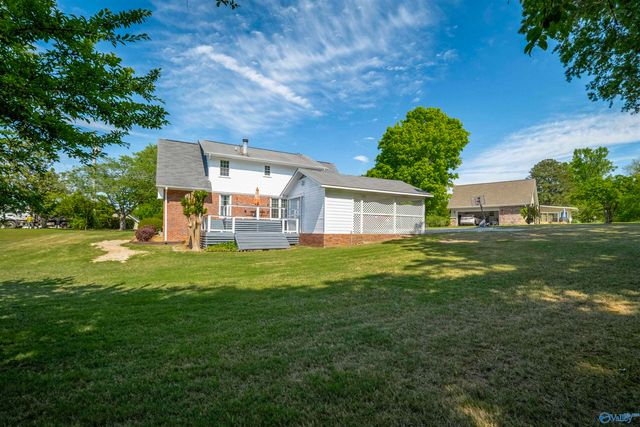 326 Mountain Lake Circle, Rainbow City, AL 35906