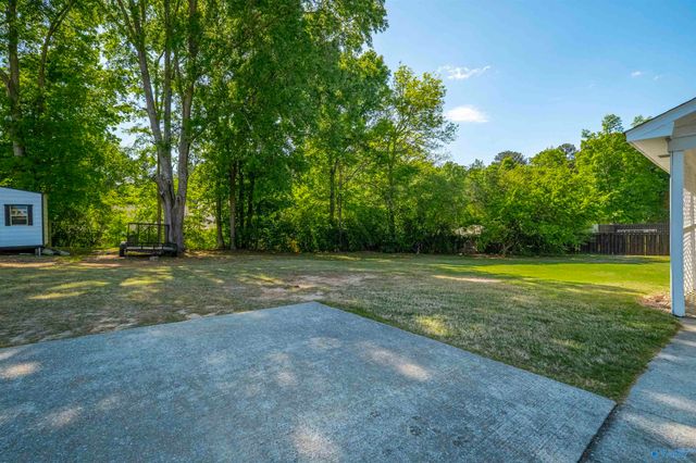 326 Mountain Lake Circle, Rainbow City, AL 35906