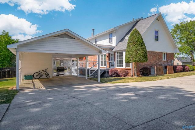 326 Mountain Lake Circle, Rainbow City, AL 35906