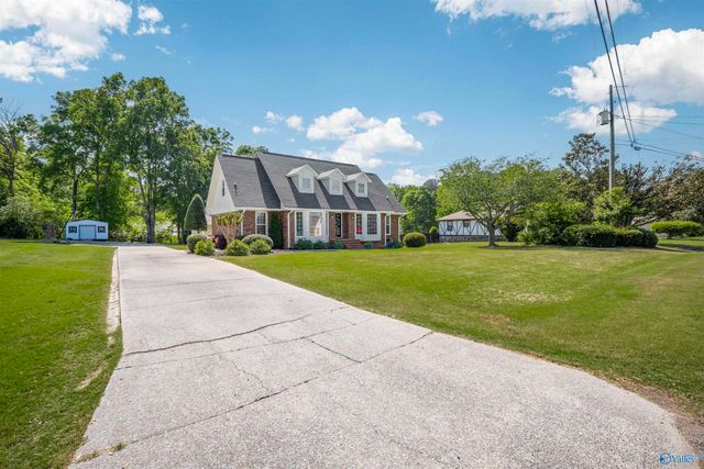 326 Mountain Lake Circle, Rainbow City, AL 35906