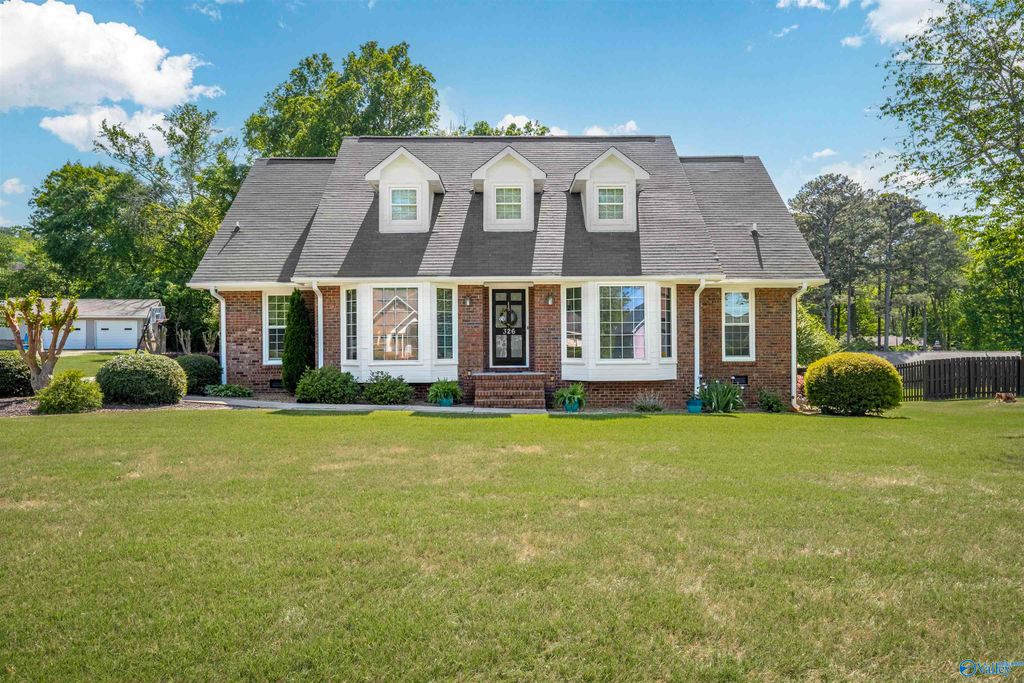 326 Mountain Lake Circle, Rainbow City, AL 35906