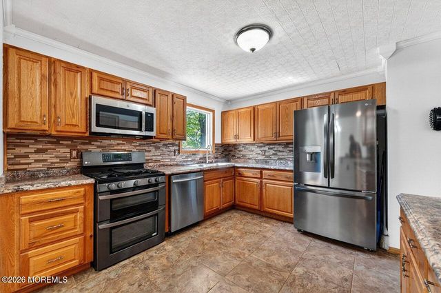 33 Bayberry Lane, New Monmouth, NJ 07748
